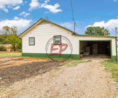 Main picture of 107 W Commerce