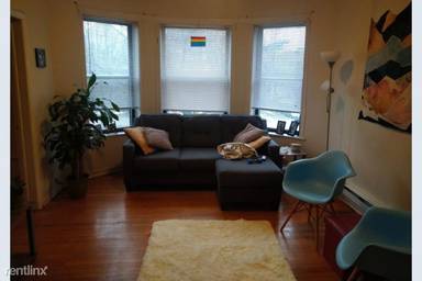 Main picture of 923 W Waveland Ave
