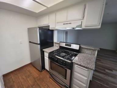 Main picture of 4921 W 118th St