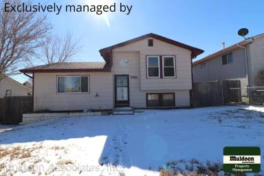 Main picture of 1704 E 19th St