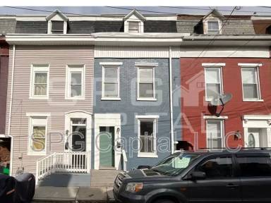 Main picture of 141 E Maple St
