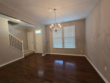 Main picture of 271 River Oak St