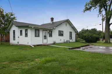 Main picture of 821 S Anna Lee Ln