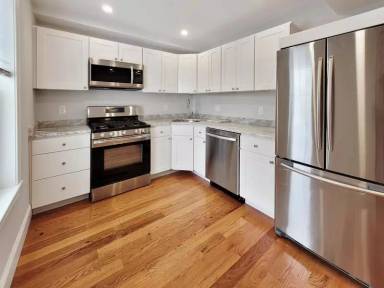 Main picture of 127 Shirley St