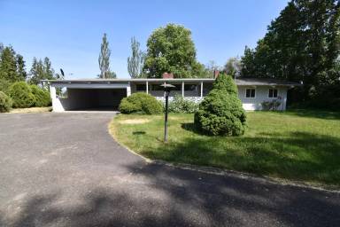 Main picture of 675 Hillview Dr