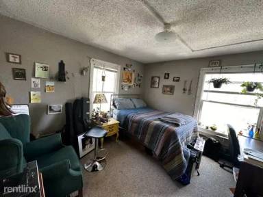 Main picture of 824 E Market St