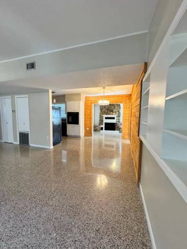 Main picture of 813 Center Ln