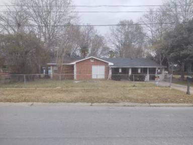 Main picture of 2475 Blan St