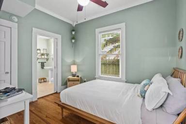 Main picture of 2413 34th St