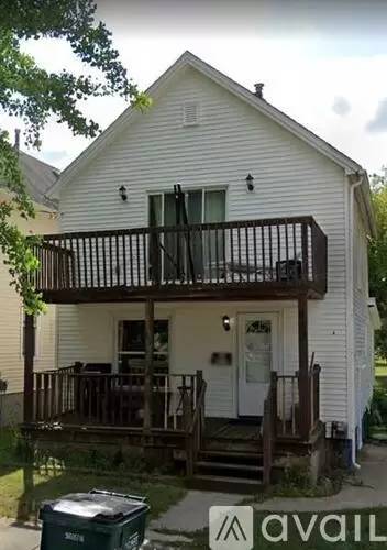 Main picture of 923 N Sycamore St