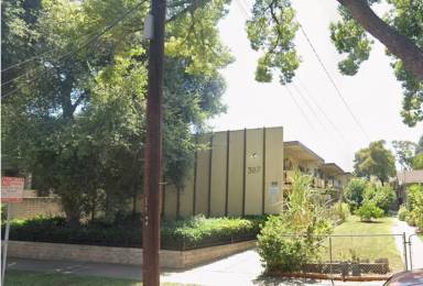 Main picture of 387 N Mentor Ave