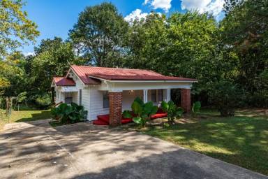 Main picture of 821 Delta St