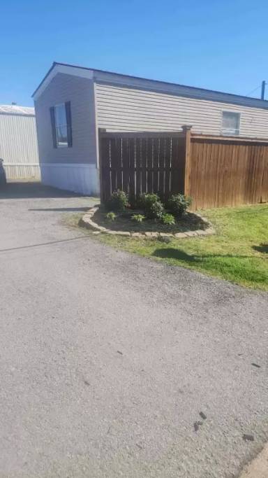 Main picture of 1716 E Market Ave