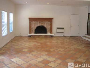 Main picture of 1794 Crescent Dr