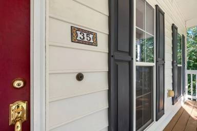 Main picture of 35 Cynthia Ln