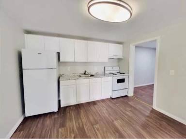 Main picture of 2900 University Square Dr