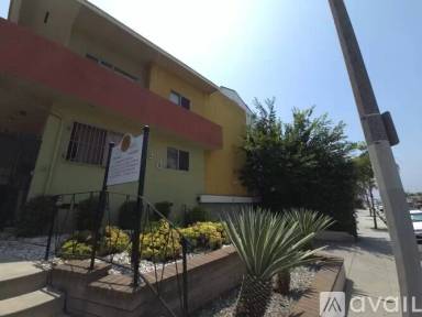 Main picture of 830 Crenshaw Blvd