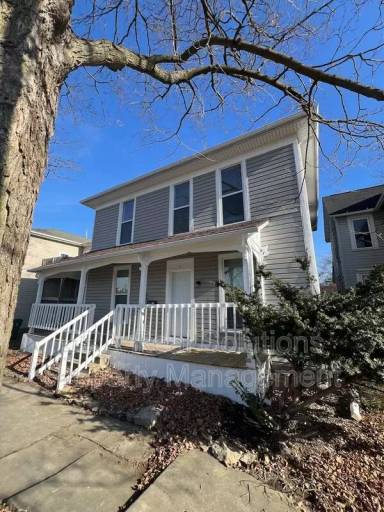 Main picture of 122 S Walnut St