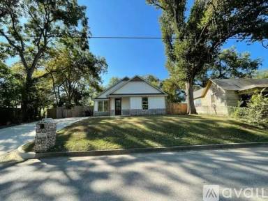 Main picture of 717 E Oakwood St