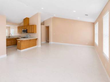 Main picture of 693 Kensington Cir