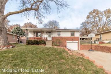 Main picture of 2818 Sandra St