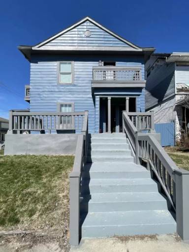 Main picture of 302 E Walnut St