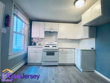 Main picture of 100 W 17th St