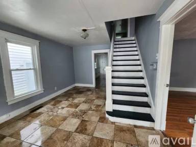 Main picture of 88 1/2 Ford Ave