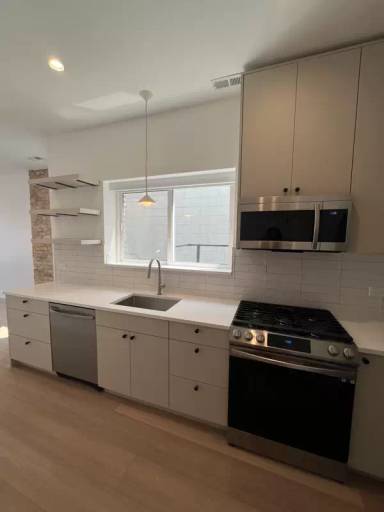 Main picture of 1421 W Chicago Ave