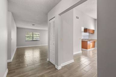 Main picture of 15913 Bridgewater Ln