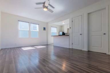 Main picture of 1743 S La Brea Ave