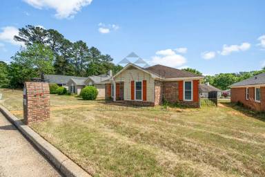 Main picture of 7005 Robins Nest Dr
