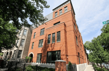 Main picture of 600 W Belden Ave