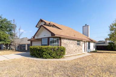 Main picture of 2701 Woodlands Dr