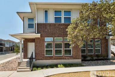 Main picture of 605 W South St