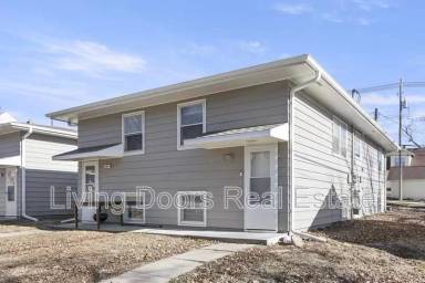 Main picture of 348 S 5th St