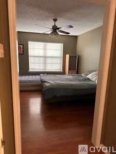 Main picture of 2924 Manhattan Blvd