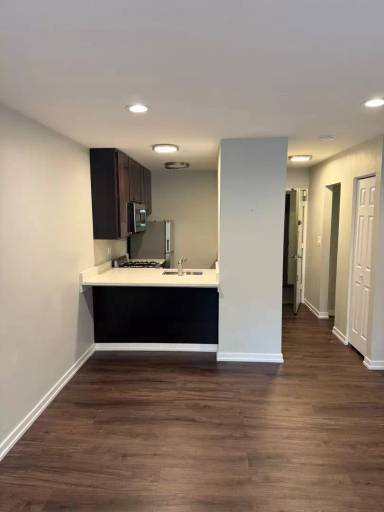 Main picture of 5750 N Kenmore