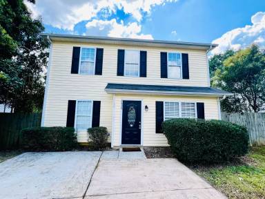 Main picture of 2439 Elmin St