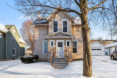 Main picture of 417 E Maple Ave