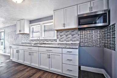 Main picture of 2508 Lincolnway W