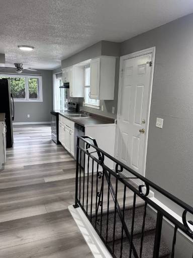 Main picture of 1707 W 6th Ave