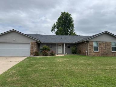 Main picture of 2300 NW 115th St