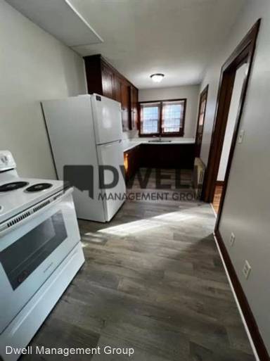 Main picture of 907 1st Ave SW