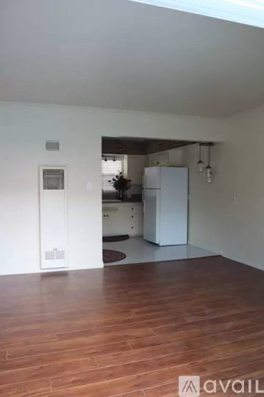 Main picture of 1935 S Corning St