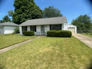 Main picture of 3008 N Victoria Ave