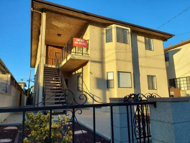 Main picture of 868 W 25th St