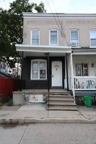 Main picture of 1536 Warren St
