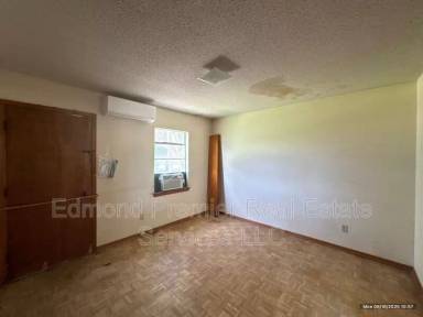 Main picture of 706 NW 96th St