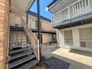 Main picture of 1165 Edgewood Dr